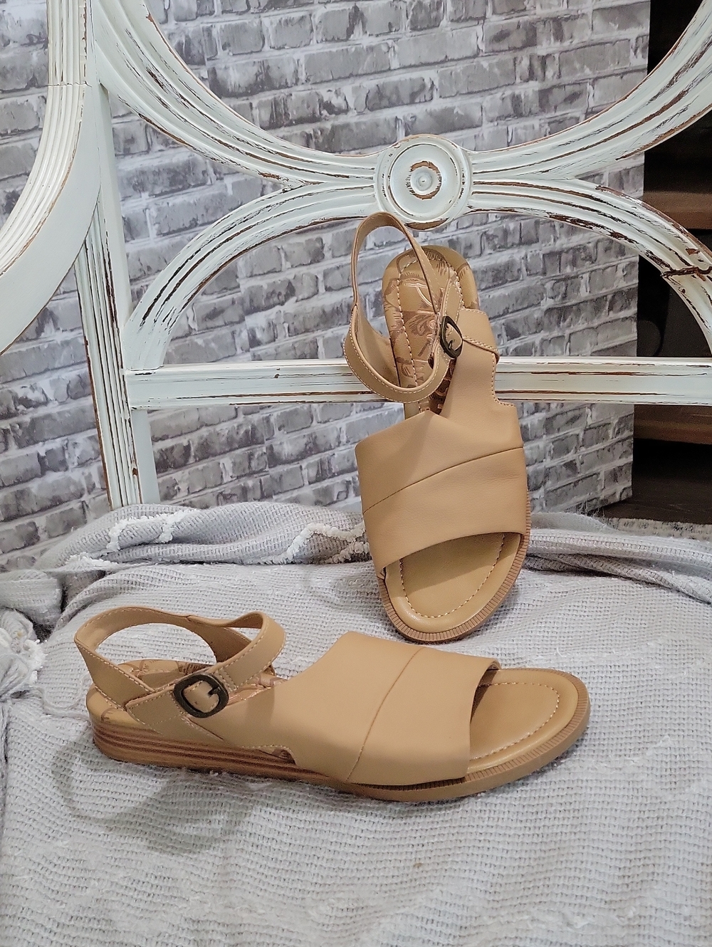 Blowfish Malibu Ardice Strappy Low Wedge Sandals, Tan Size 9.5, Coastal